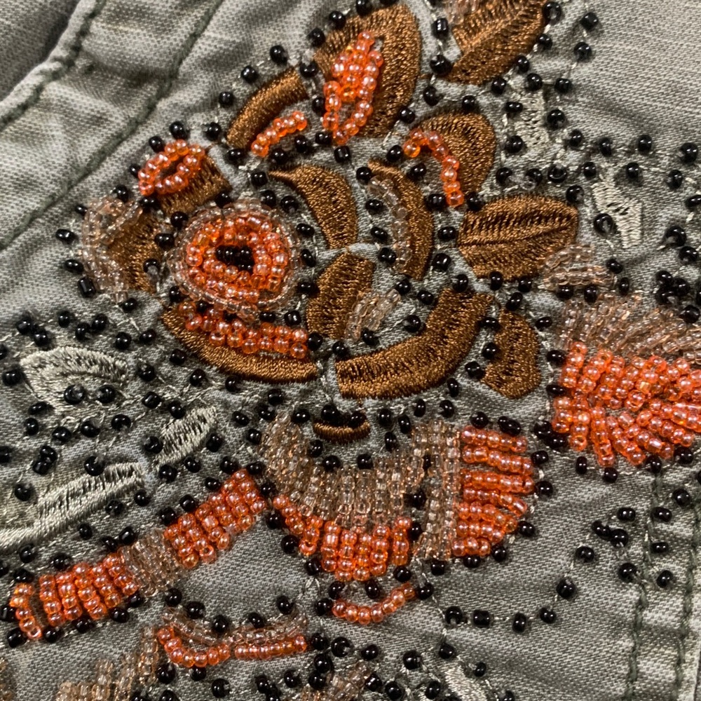 Anthropologie by Anthropologie “The Wanderer” Olive Floral Bead Detail size 26 - Picture 4 of 11